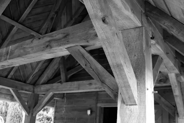 Houten constructie van een schuur in Purmerend.