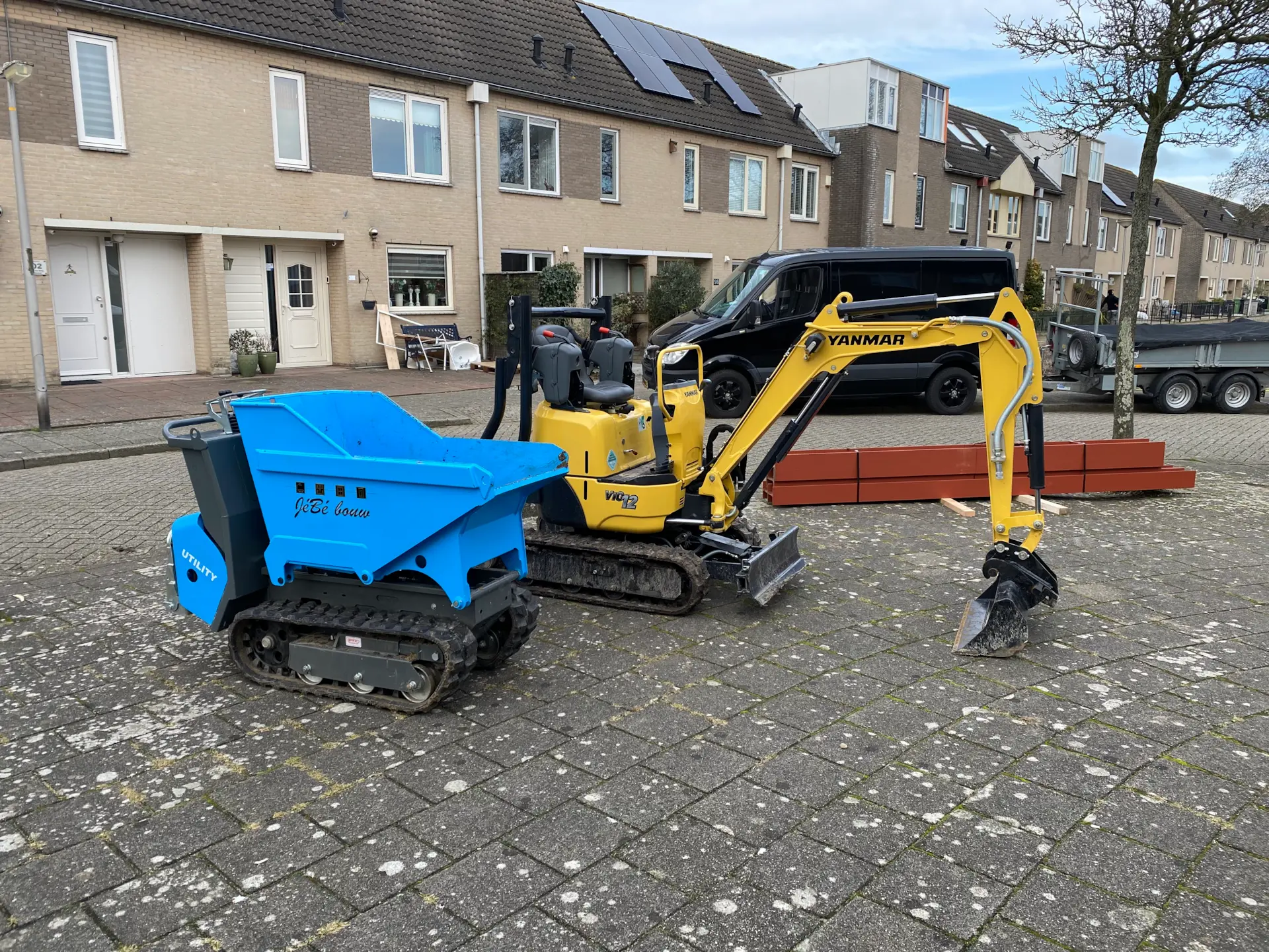 Graafmachine en rupsdumper.