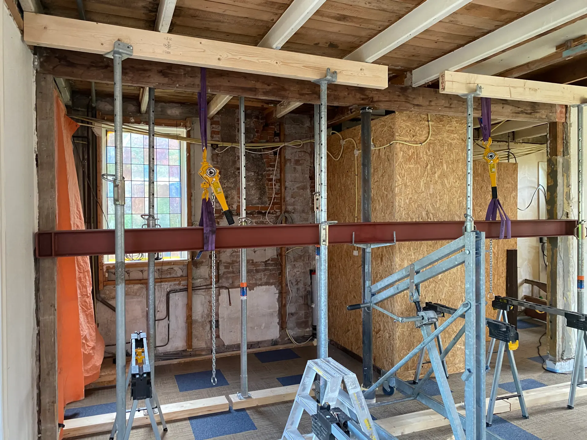 Staal constructie plaatsen in woning Zuidoostbeemster.